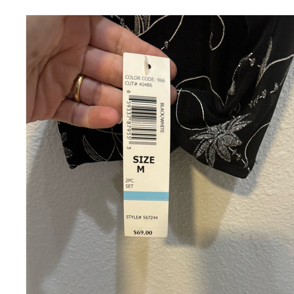 NWT ONYX Nite $69 2 Piece Set Black W Floral Detail Glitter Size M - Picture 6 of 9